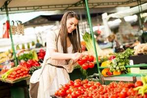 young-woman-on-market-2025-02-22-16-06-40-utc (1)